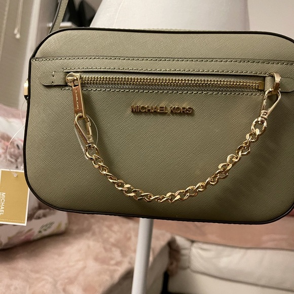 Michael Kors jet set crossbody with chain NWT - Picture 2 of 7